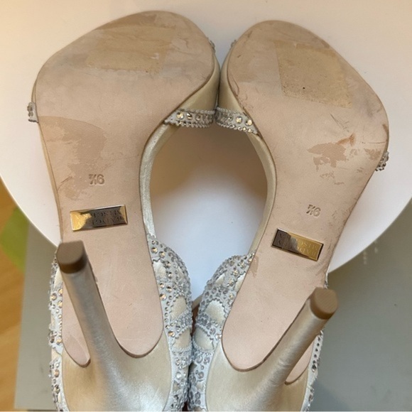 🌸BADGLEY MISCHKA🌸COLLECTION Roxy Sandal Ivory Satin size 9.5 - Picture 14 of 16